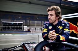 开云体育在线-红牛车队碾压雷诺车队，阿隆索高光表现