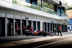 开云体育官方网站-哈斯车队碾压雷诺车队，勒克莱尔刷新纪录