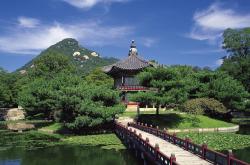 开云平台-雄鹿战胜鹈鹕彰显争冠野心，切特·霍姆格伦以实力赢得尊重