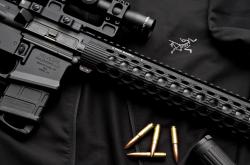 开云下载-獠牙与利爪，森林狼强压灰熊，米切尔关键三分定乾坤