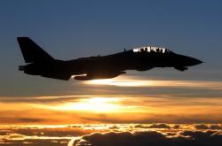 开云体育app-双线史诗，风驰电掣的孤勇与铁壁铜墙的荣光