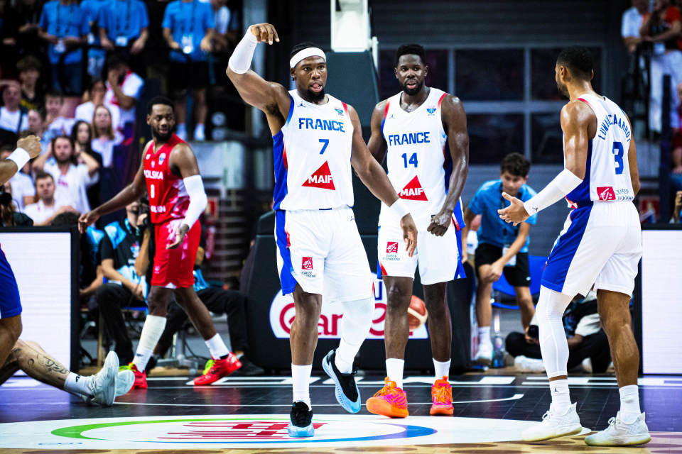 关于法国客场逆转波兰,提前锁定晋级资格的信息 关于法国客场逆转波兰,提前锁定晋级资格的信息