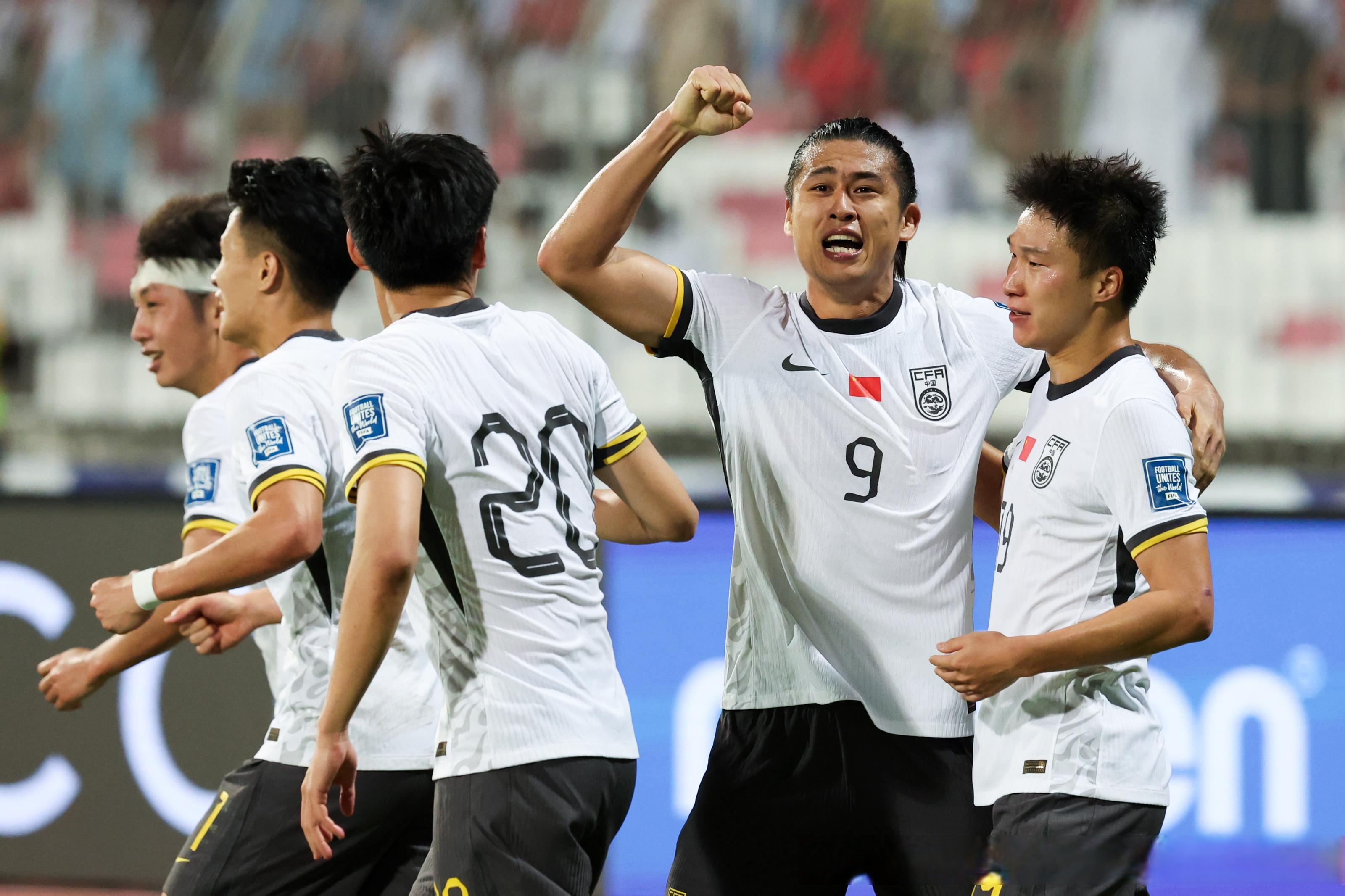 世界各大联赛风云突变,球迷热议连连的简单介绍 世界各大联赛风云突变,球迷热议连连的简单介绍