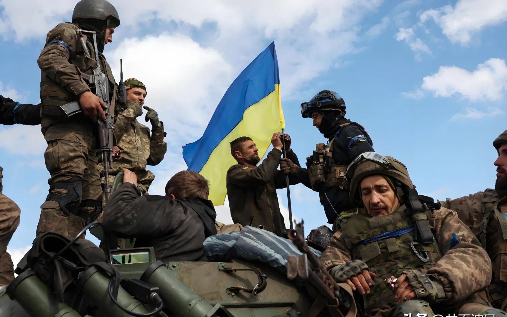 包含罗马尼亚战平乌克兰争夺胜利激烈对决的词条