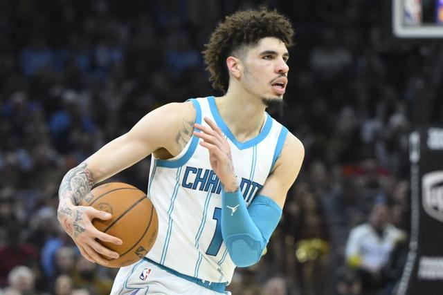 黄蜂主帅球队需要更多相互信任的简单介绍 黄蜂主帅球队需要更多相互信任的简单介绍