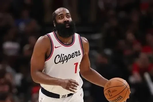 快船擒下公牛,取得胜利 快船擒下公牛,取得胜利