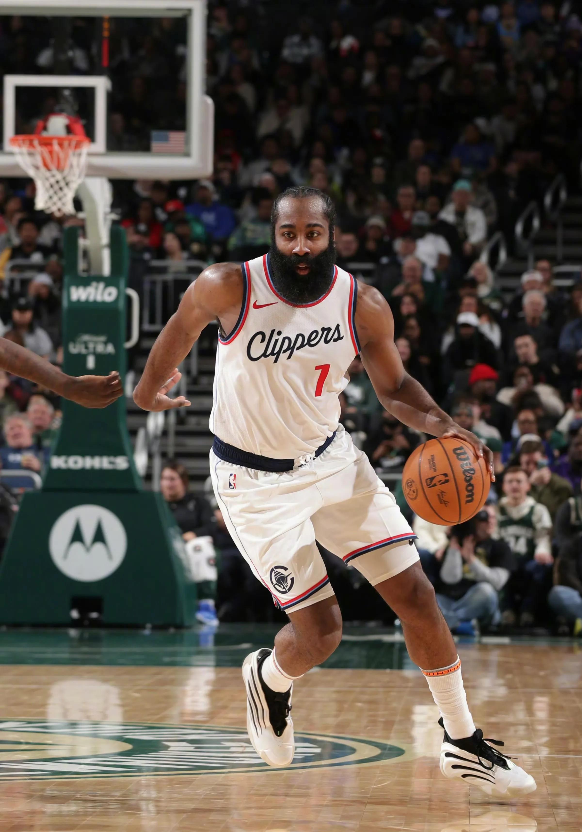 哈登三分绝杀火箭取胜 哈登三分绝杀火箭取胜