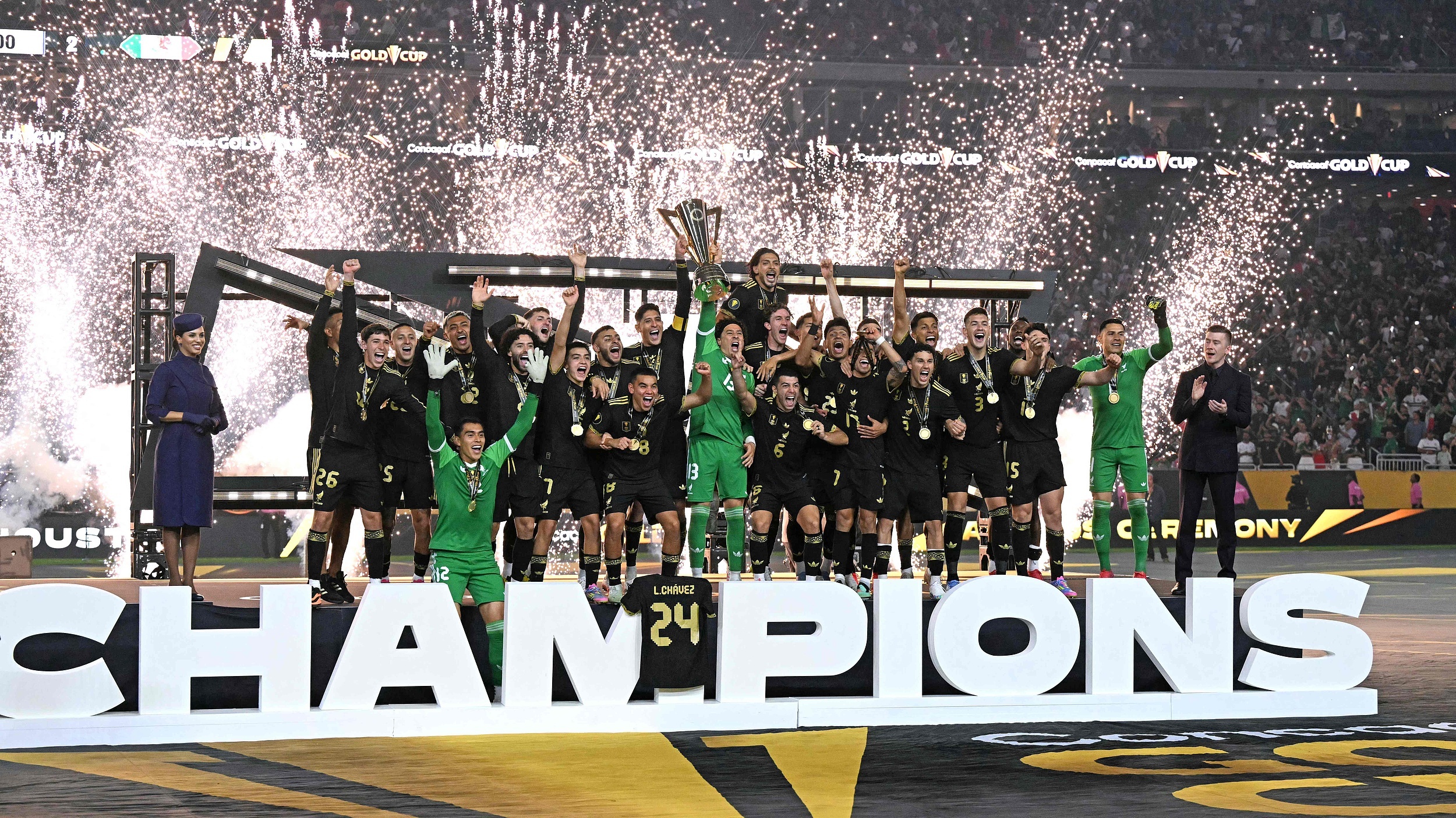 年终总决赛横扫联合杯,西西帕斯统治全场 年终总决赛横扫联合杯,西西帕斯统治全场